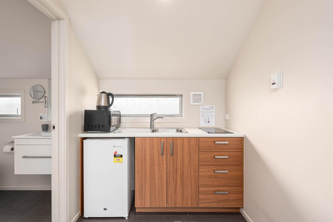 311 Riccarton 5*