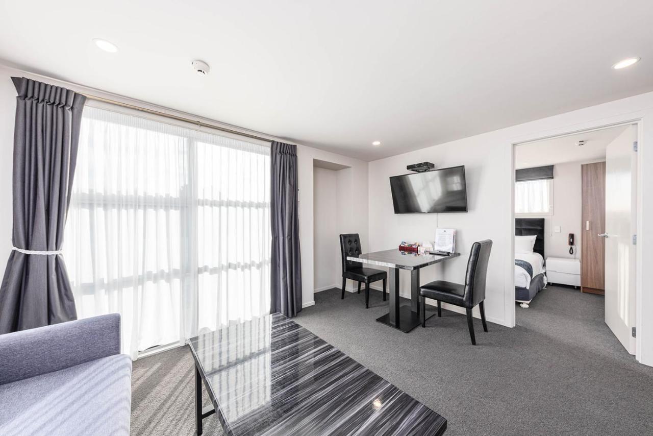 311 Riccarton 5*