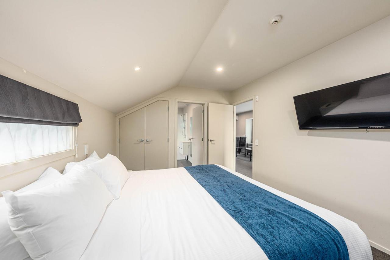 311 Riccarton 5*