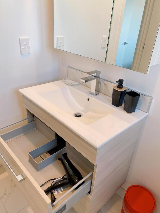 Close To Arena And One Kilometer From Railway Station Onsite Ev Car Park Christchurch