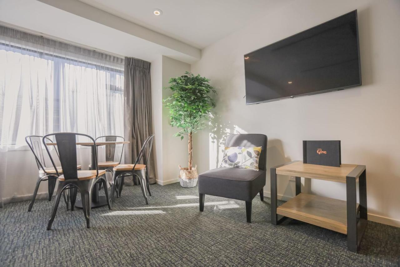 Hotel Give 2*
