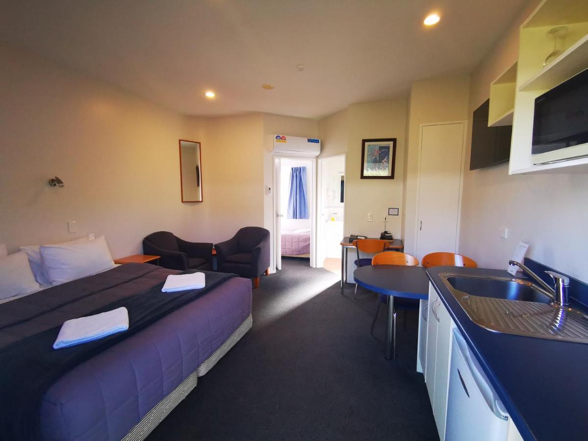 Airport Birches Motel 4*