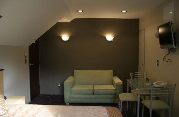 Athena Motel 4*