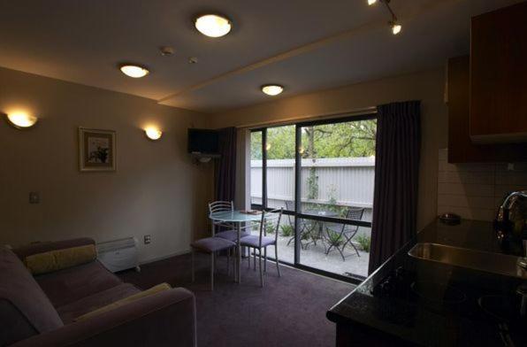 Athena Motel