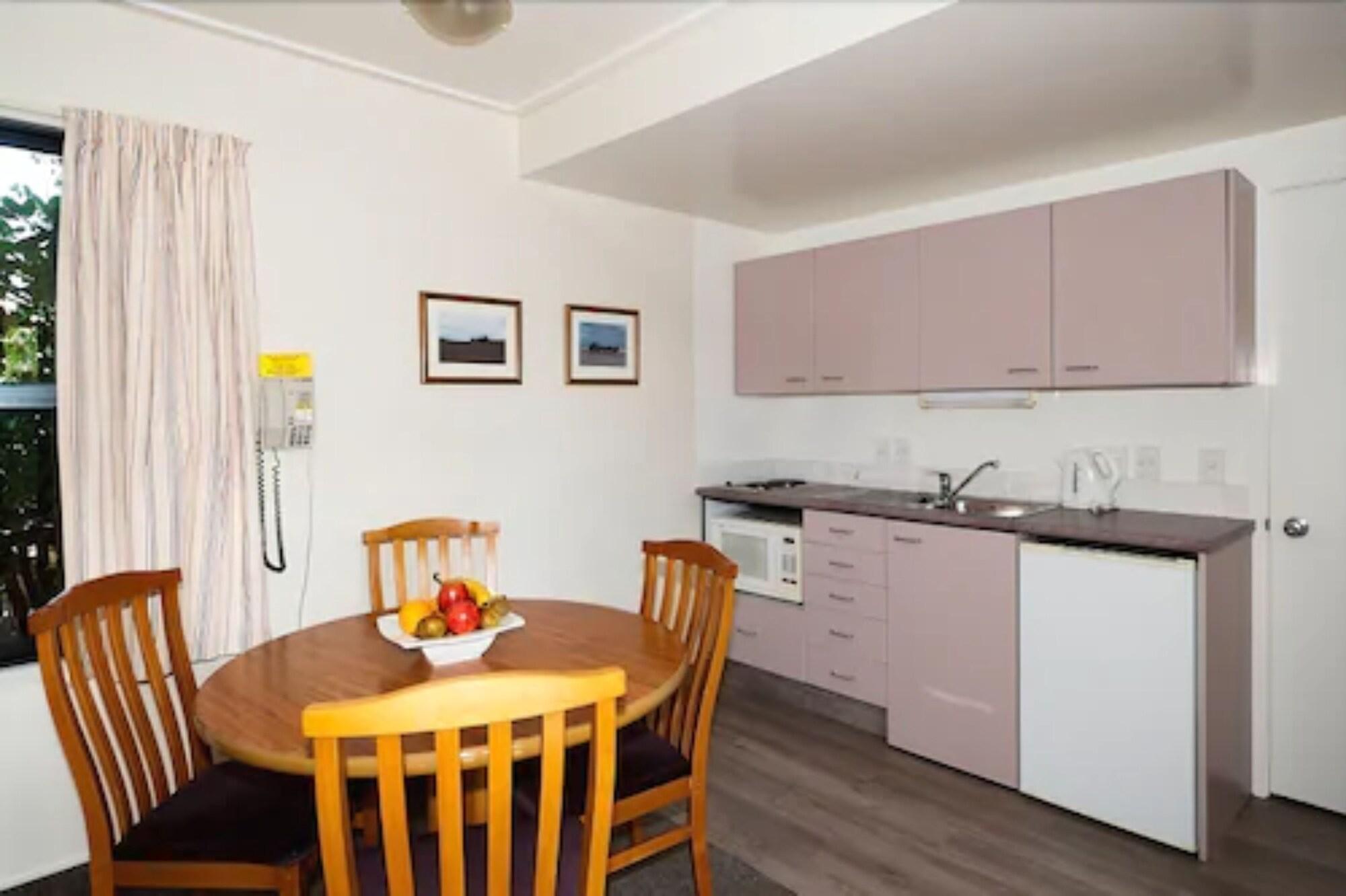 Country Glen Motel 4*