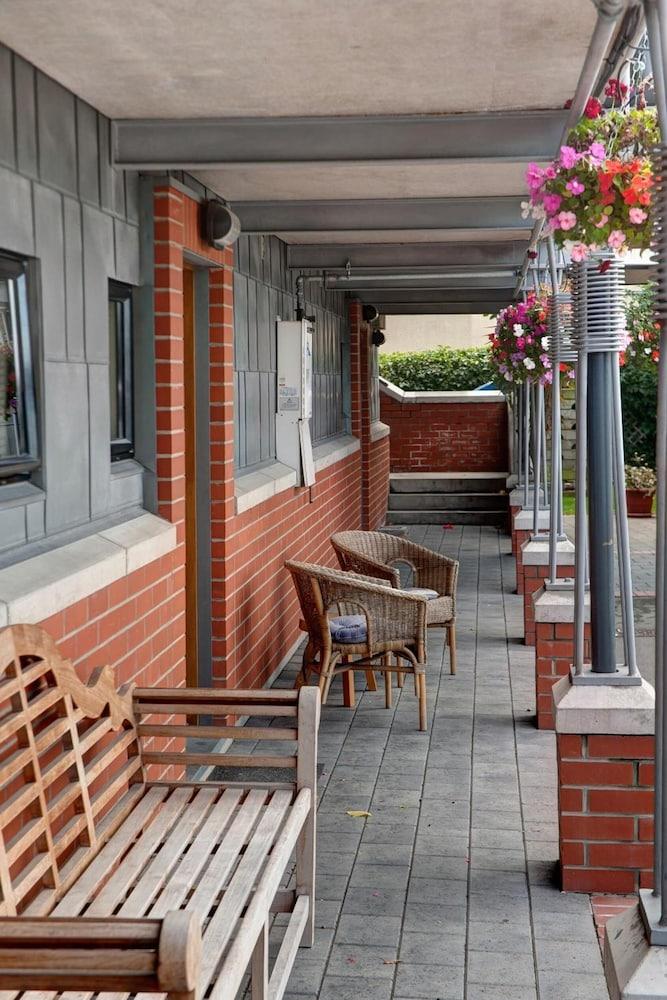 Country Glen Motel 4*