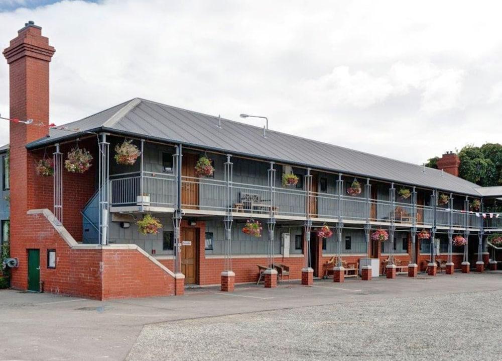 Country Glen Motel 4*