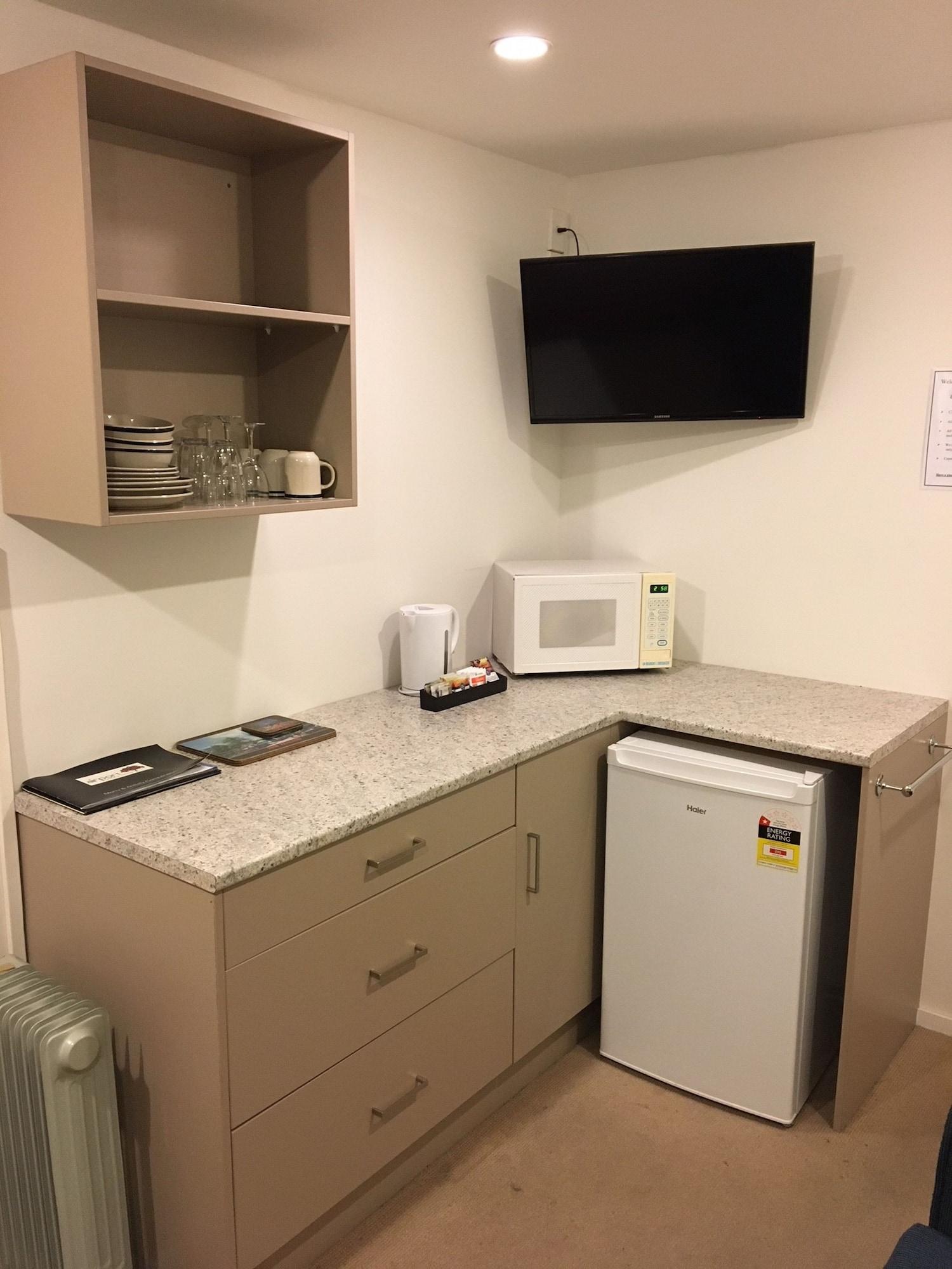 Airport Motel