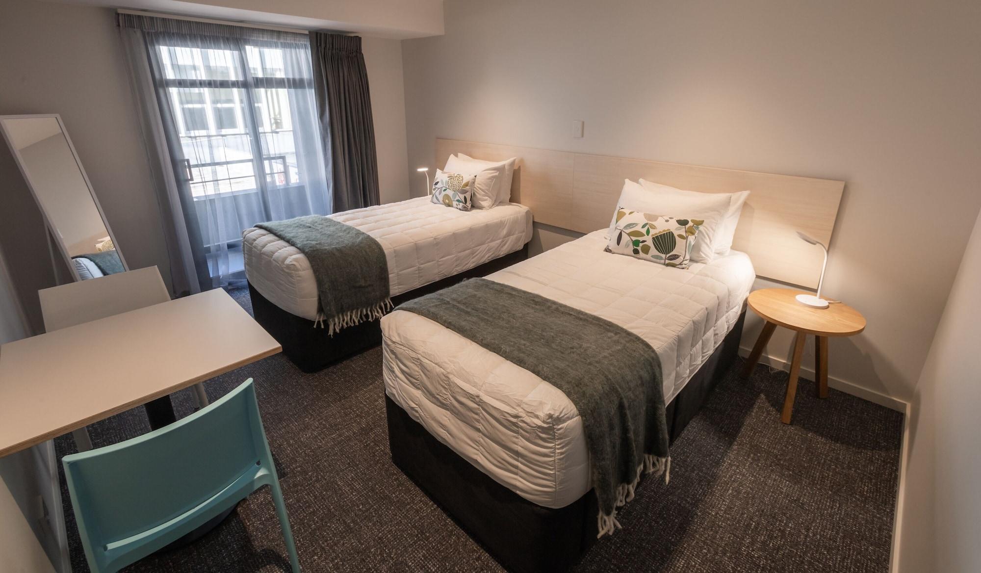 Give Hotel 2*