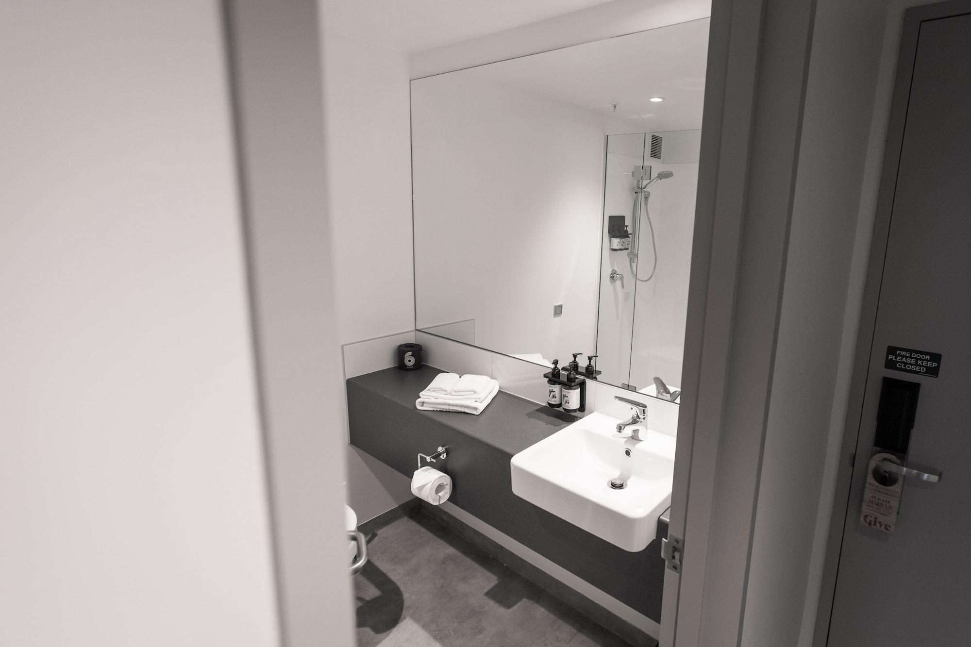 Hotel Give 2*