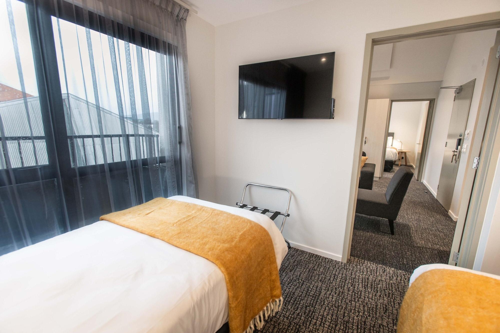 Hotel Give 2*