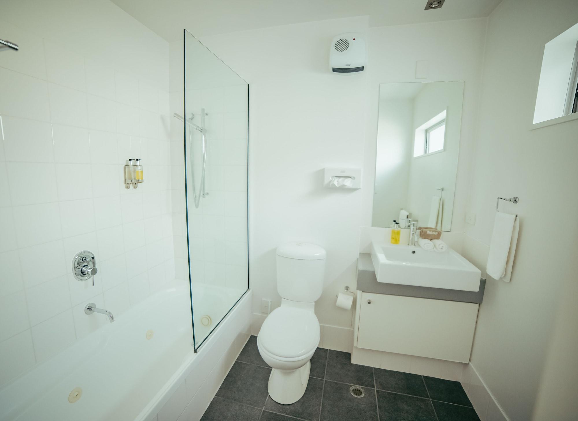 Airport Delta Motel 4*