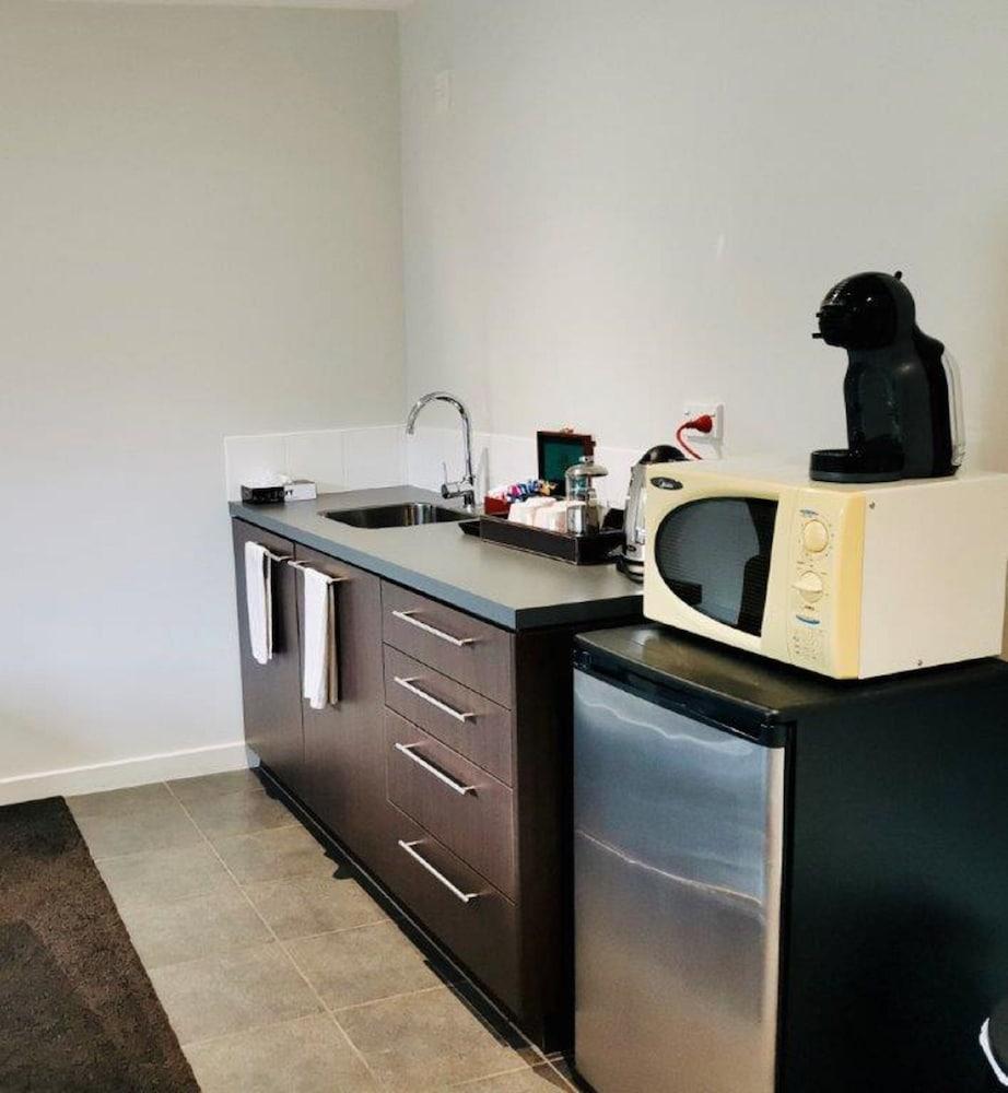 Airport Delta Motel 4*