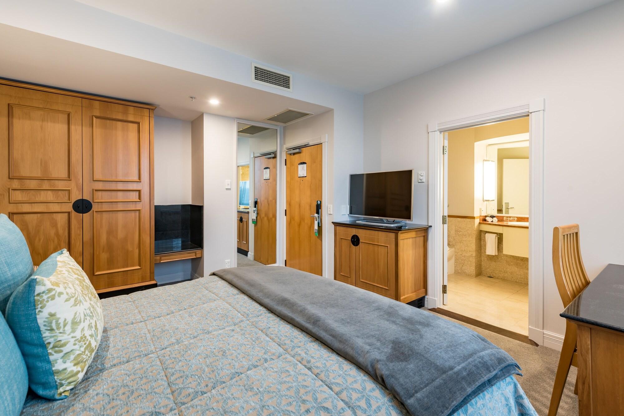 Hotel Distinction