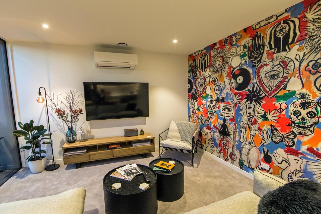 Funk In The - Luxury Laneway With Single Garage