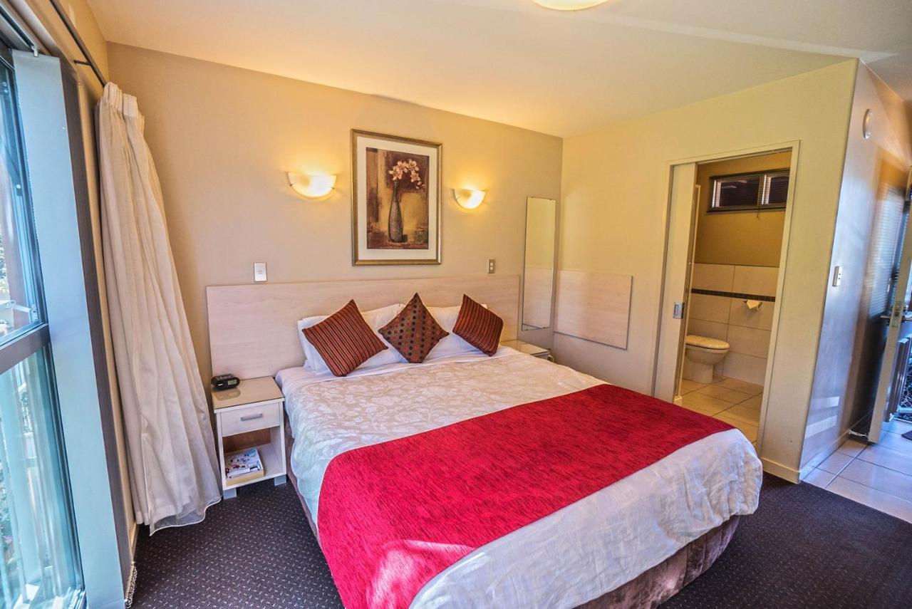 Kings Of Riccarton With Airport Shuttle Service