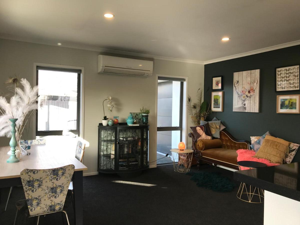 A Little Bit Beachy Modern Guest And Private Toilet * Christchurch