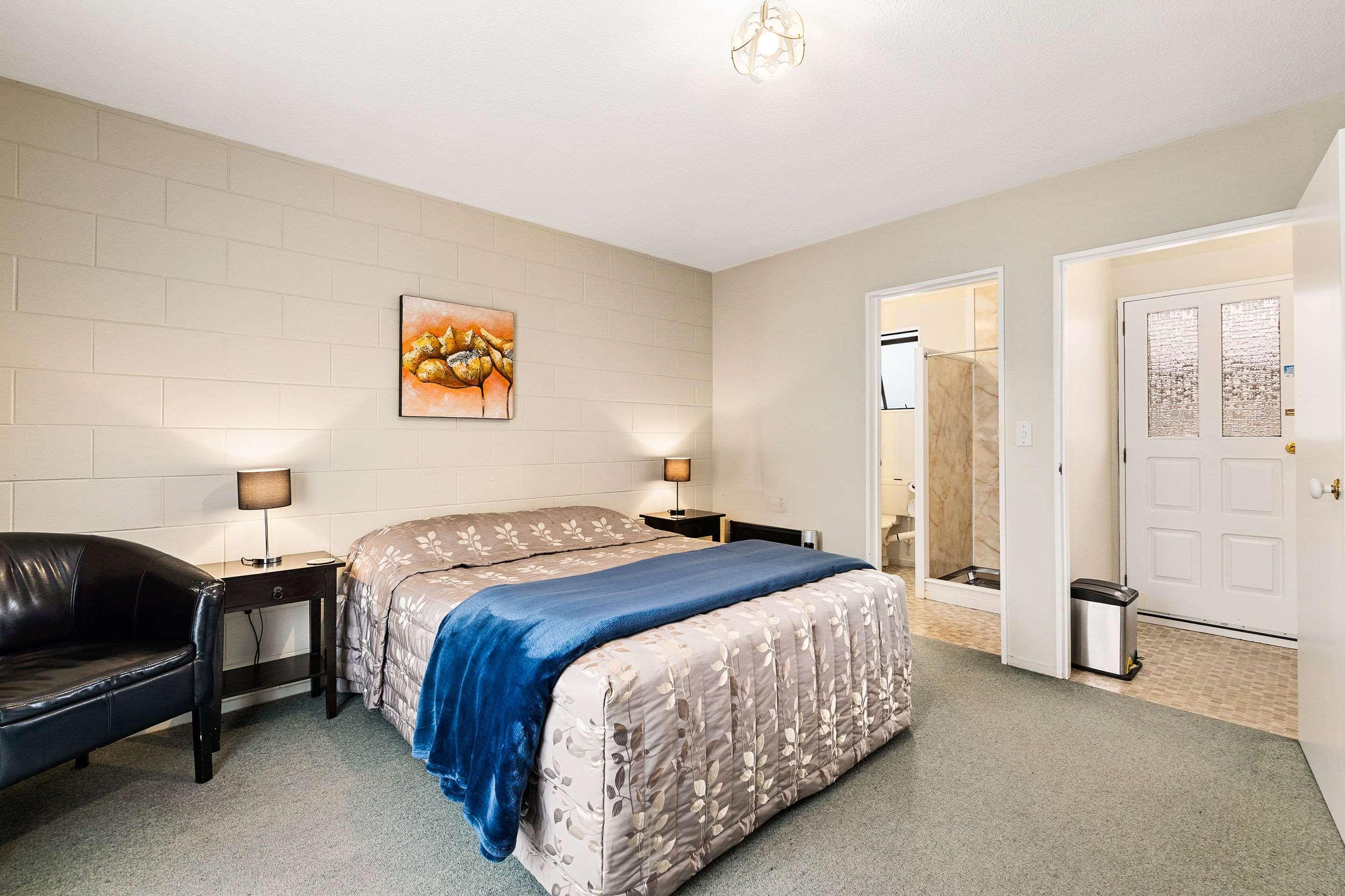 Econo Canterbury Court Motel 3*