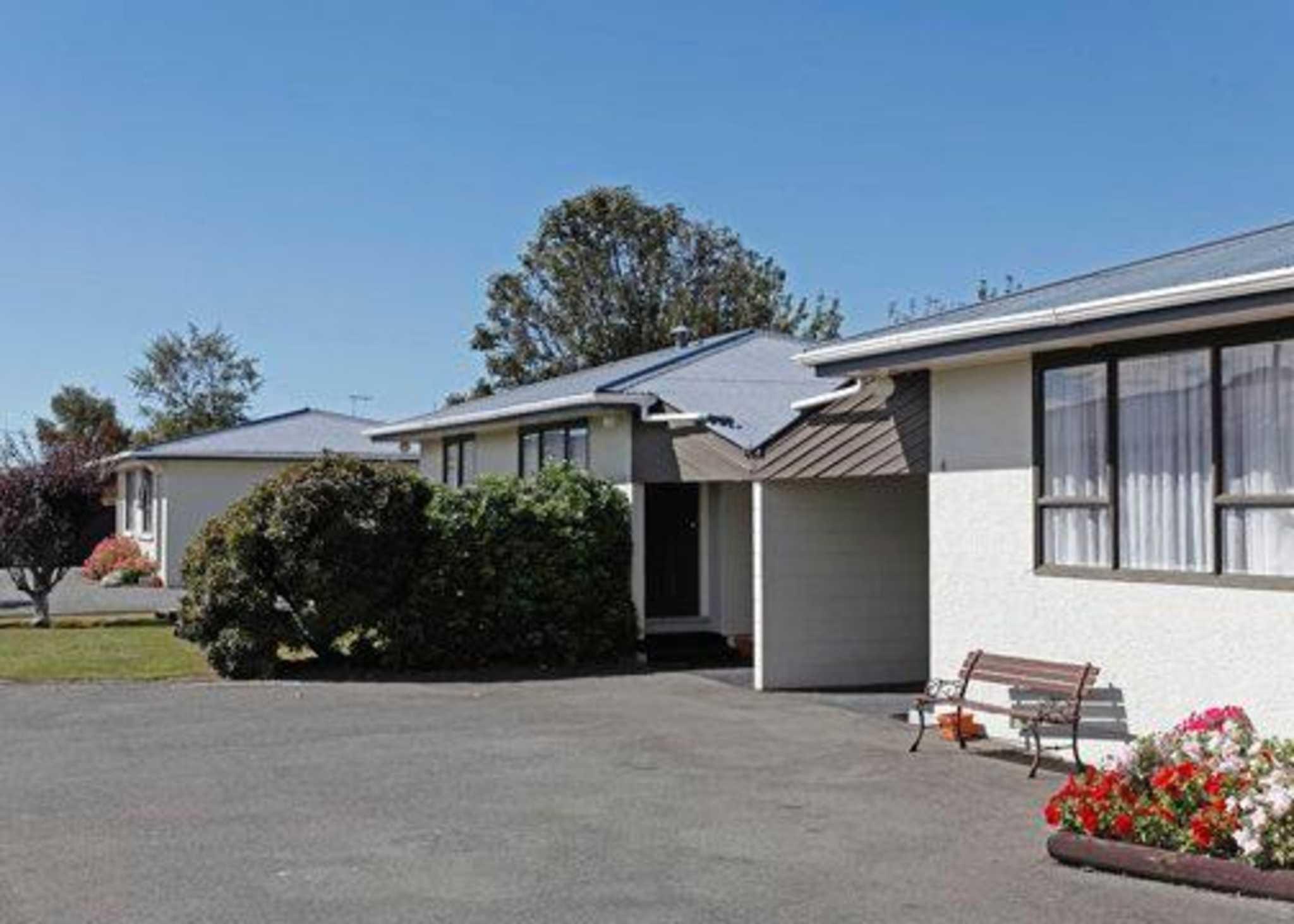 Econo Canterbury Court Motel