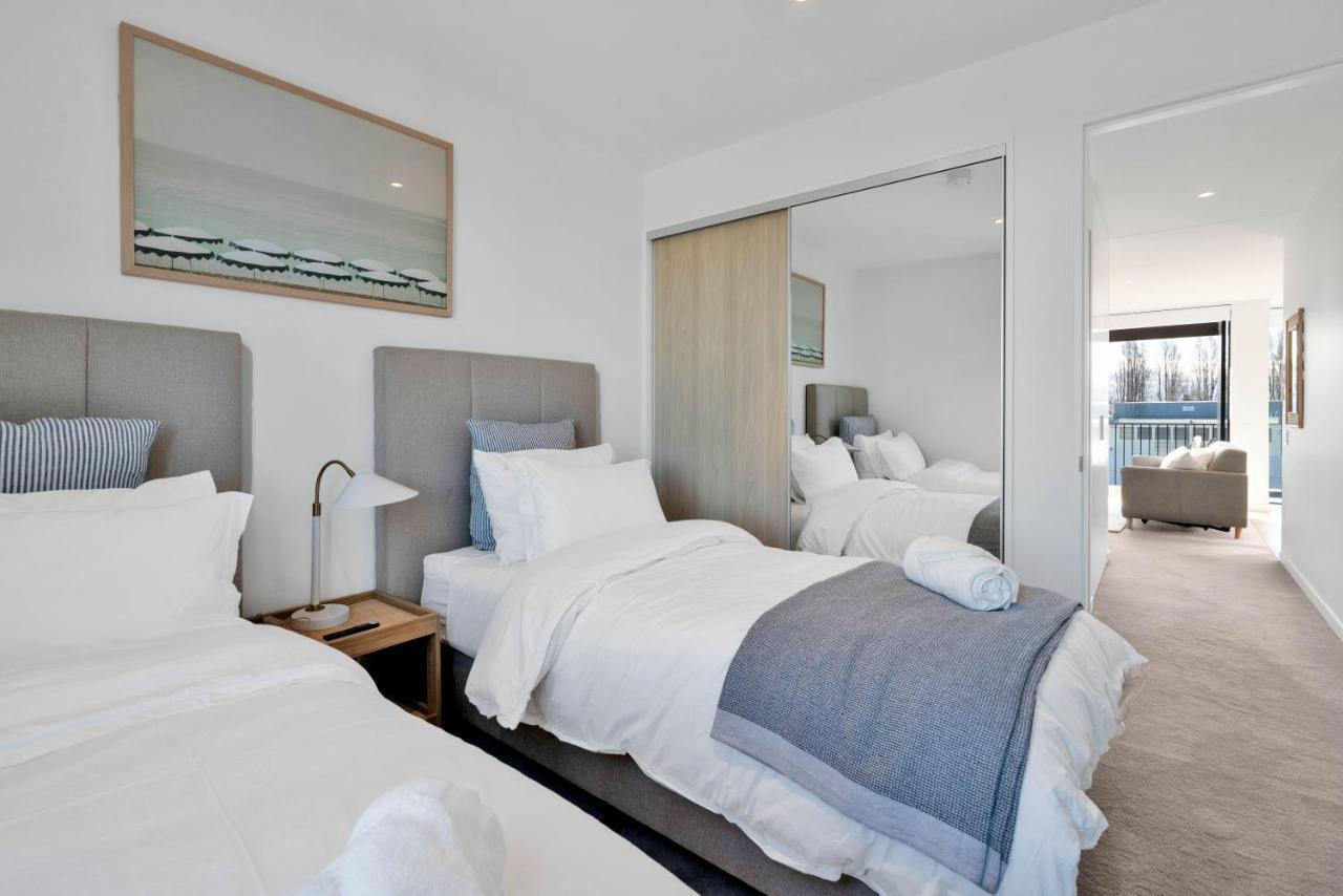 Floor Luxury W Sunny Balcony * Christchurch