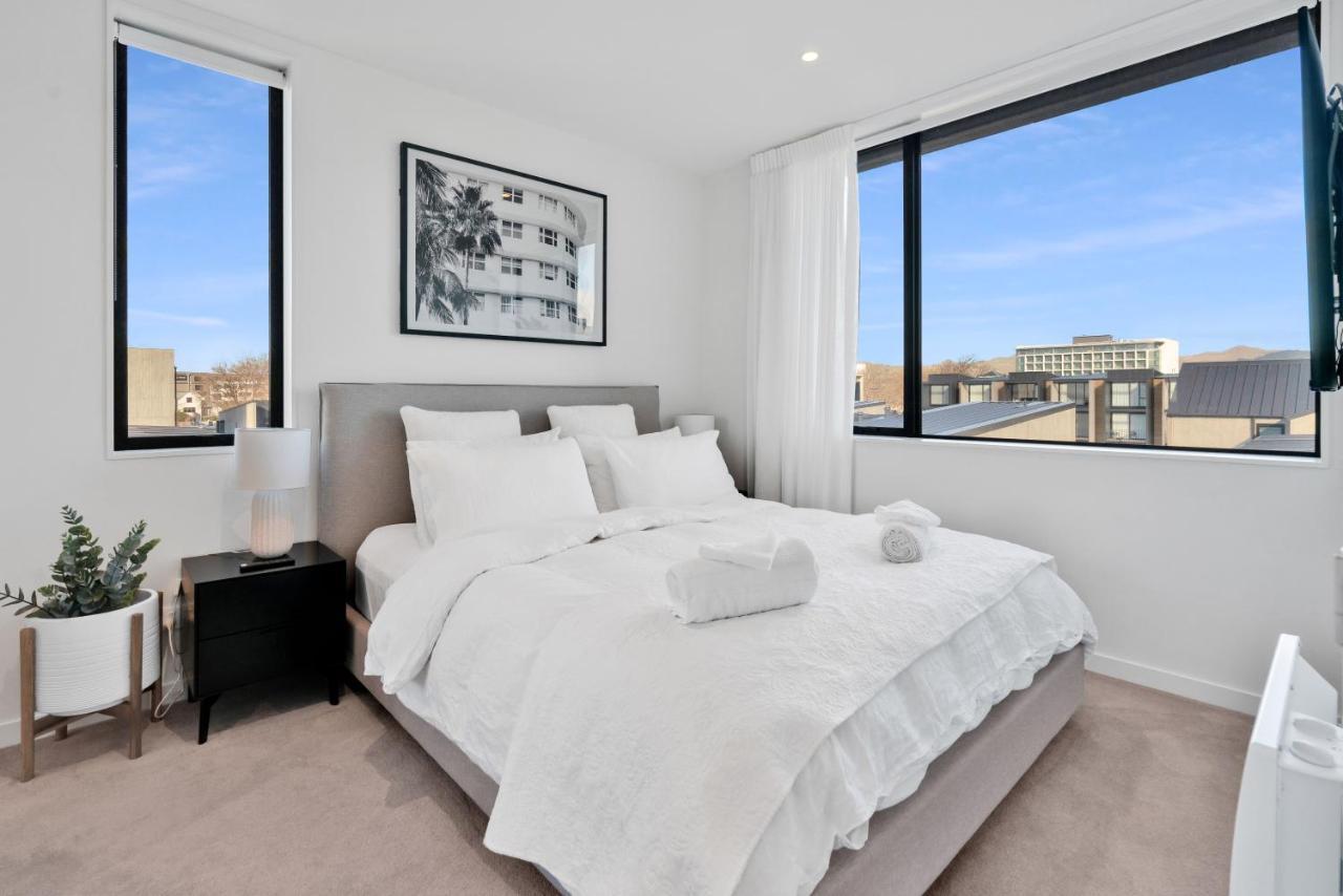 Floor Luxury W Sunny Balcony * Christchurch