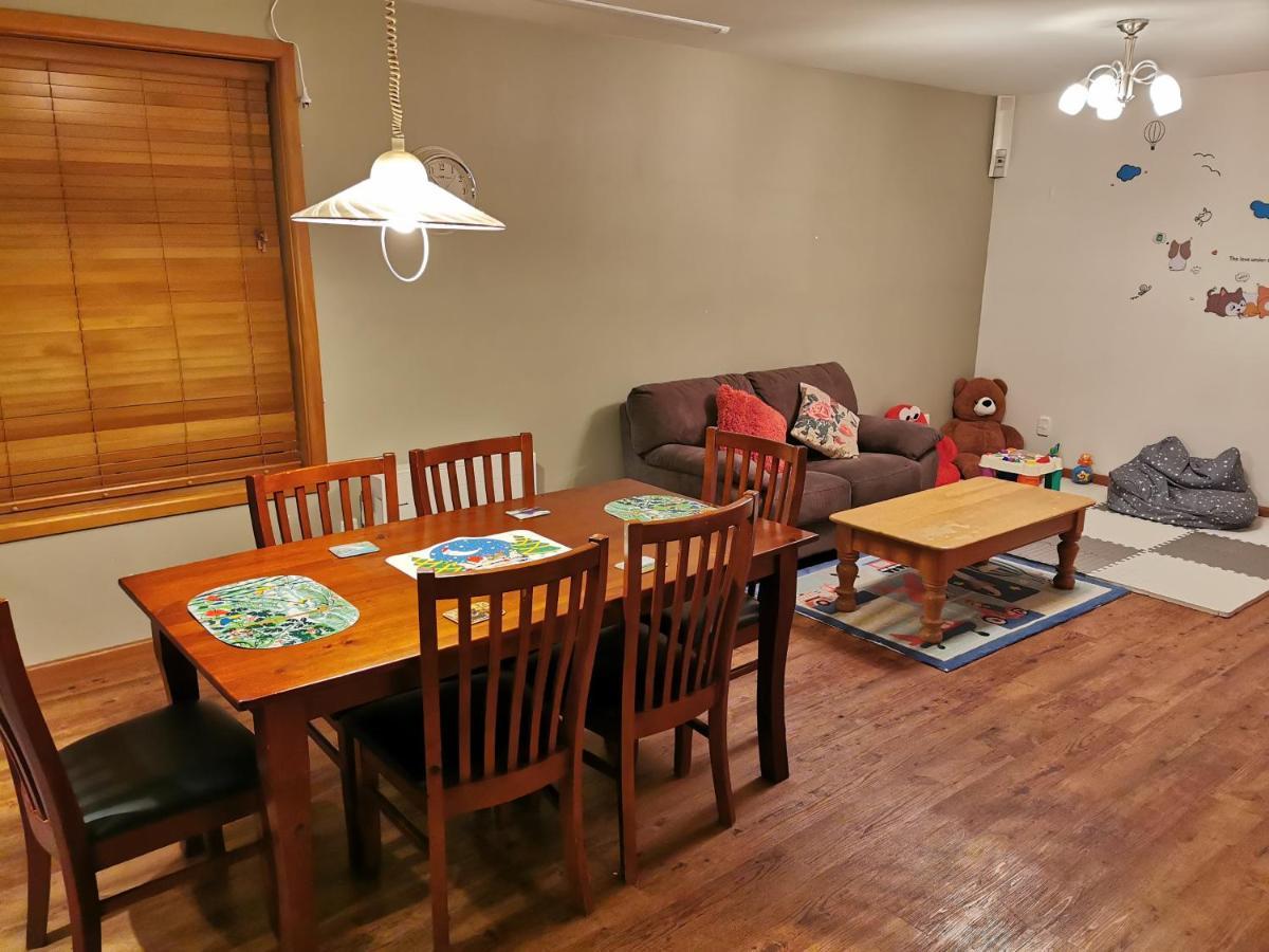 Airport Apartment *