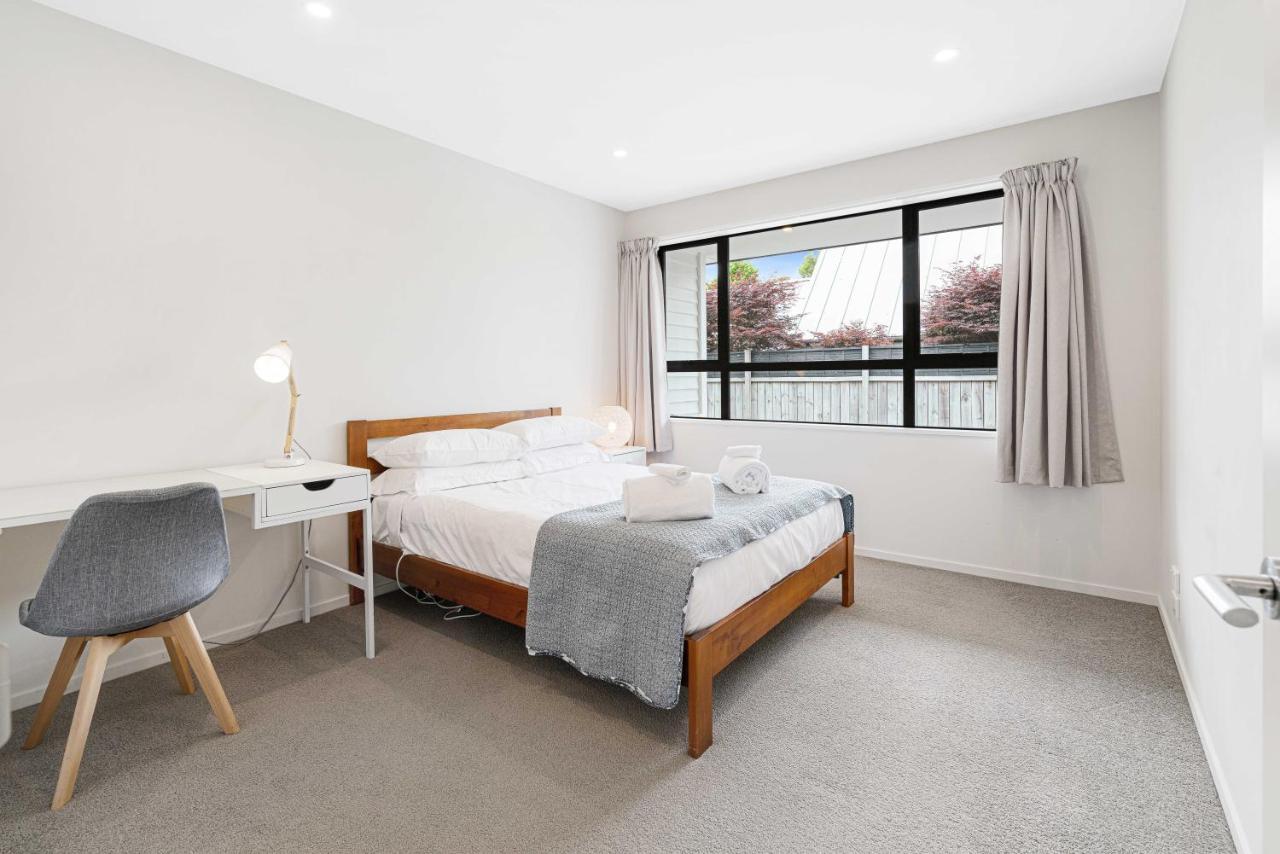 Cozy Merivale Two Bed W Parking Apartment Christchurch