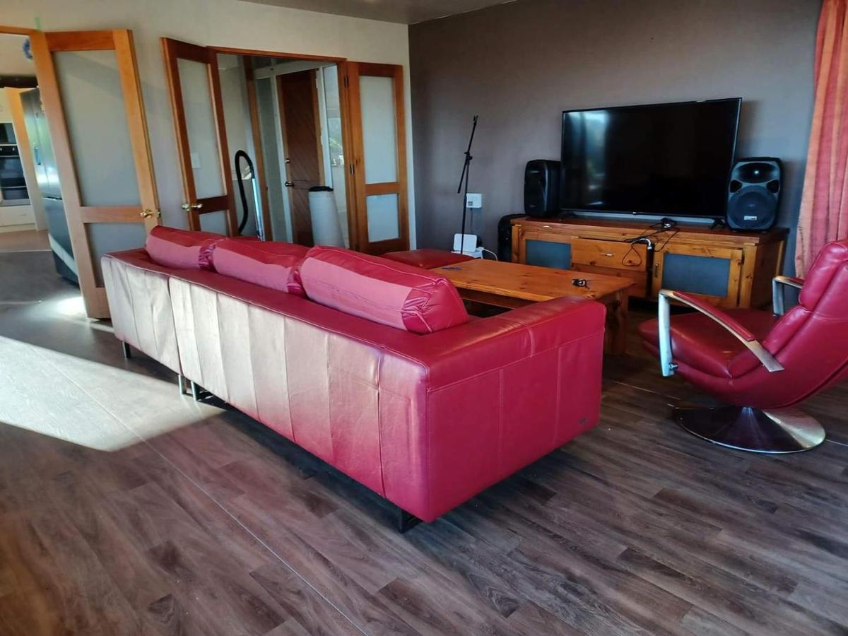 Homestay, Millions Dollars View At Mount Pleasant