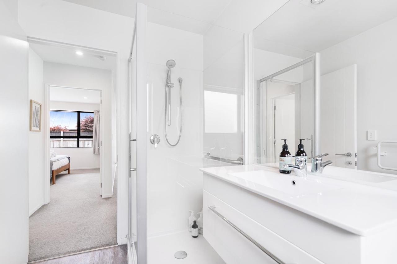 Cozy Merivale Two Bed W Parking Apartment *