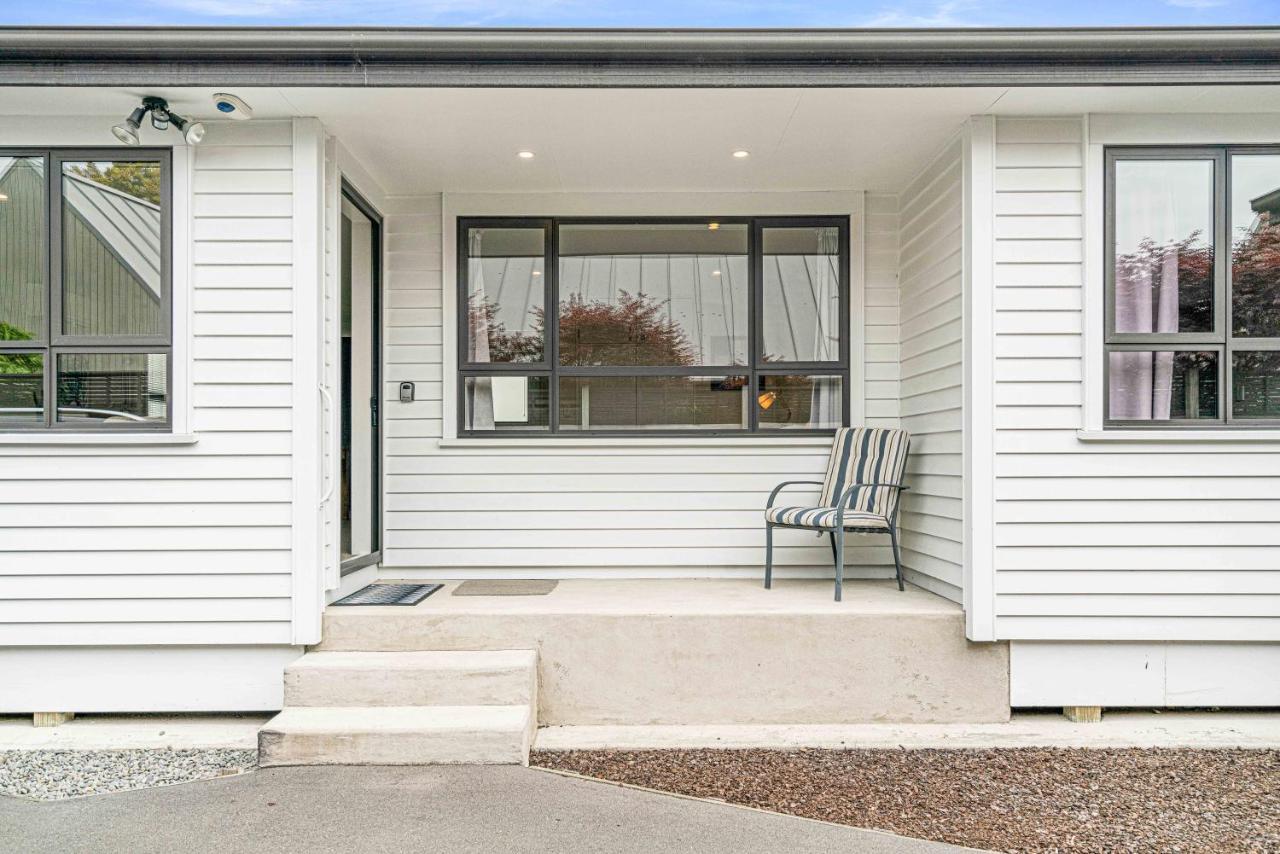 Cozy Merivale Two Bed W Parking Apartment *