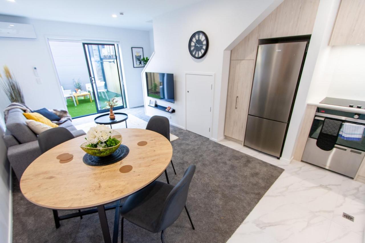 Glamorous 2 Bed Cbd Townhouse W/king Bed Apartment *