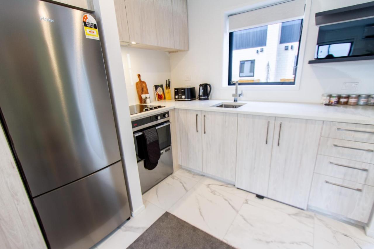 Sunny Townhouse Central City 2 Bedroom