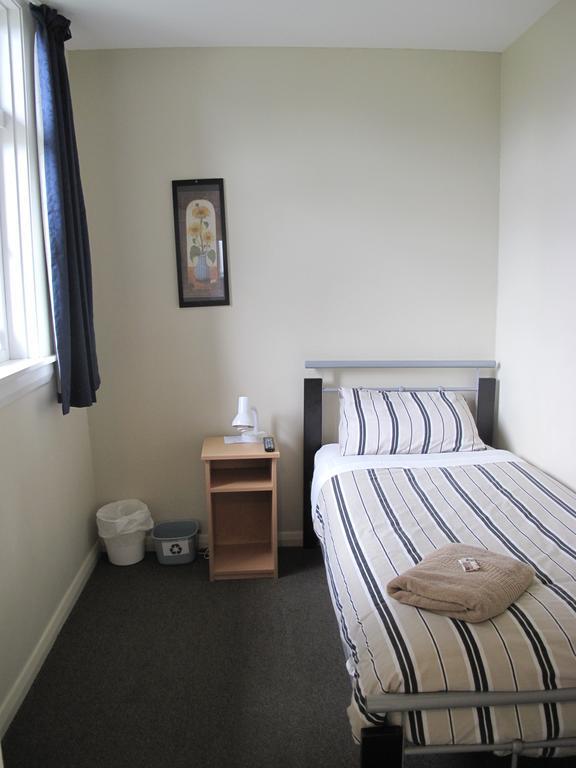 Dorset House Backpackers Hostel *