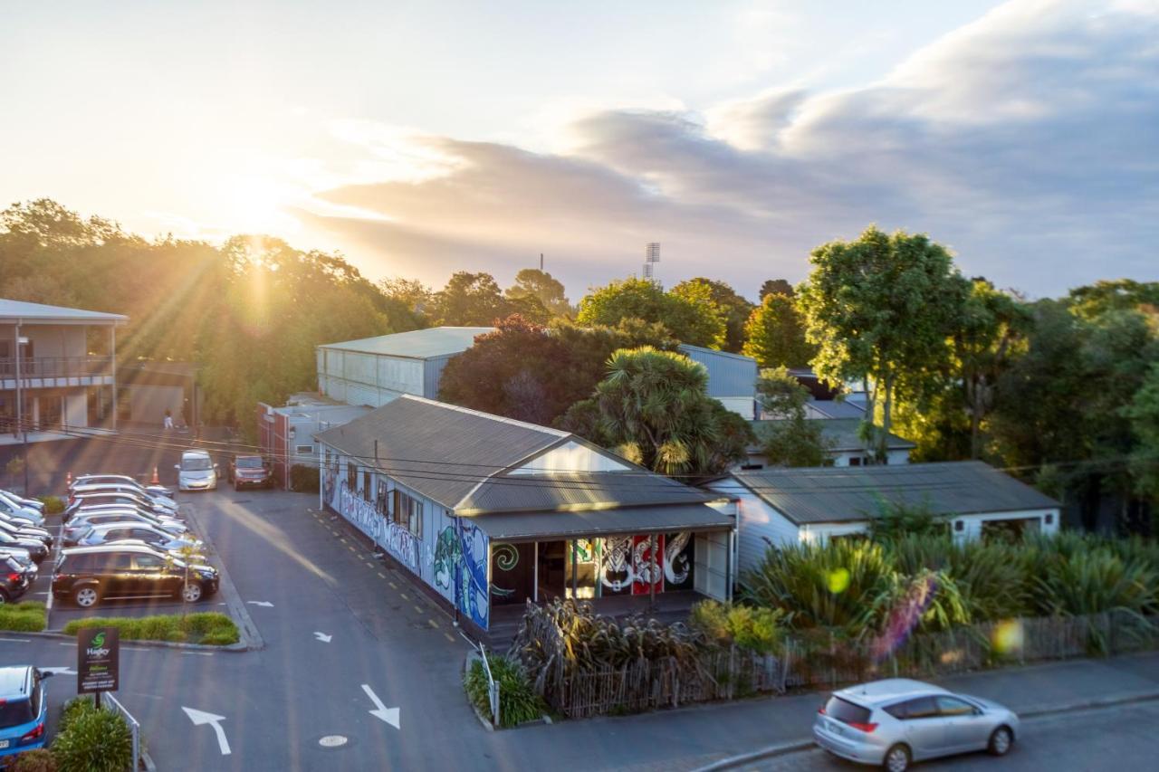 Modern 3 Bed Overlooking Hagley Park Apartment