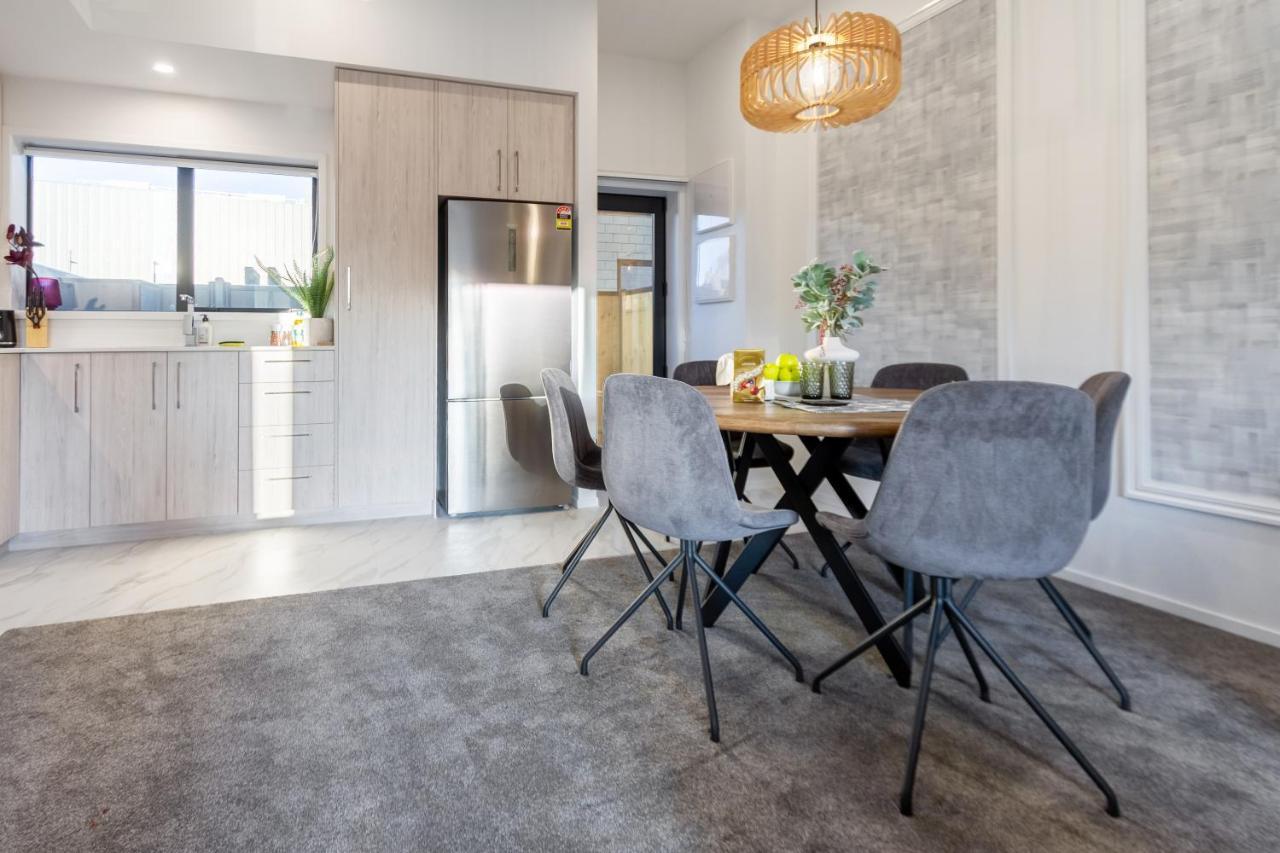 Modern 3 Bed Overlooking Hagley Park Apartment Christchurch
