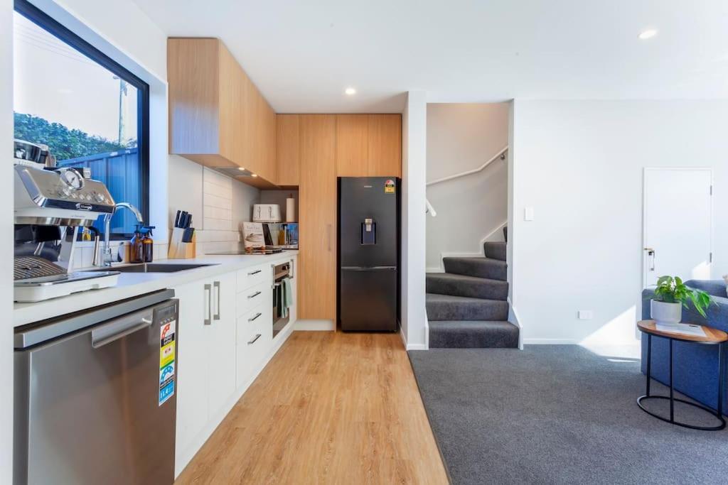 Stylish Townhouse With Hot Tub * Christchurch