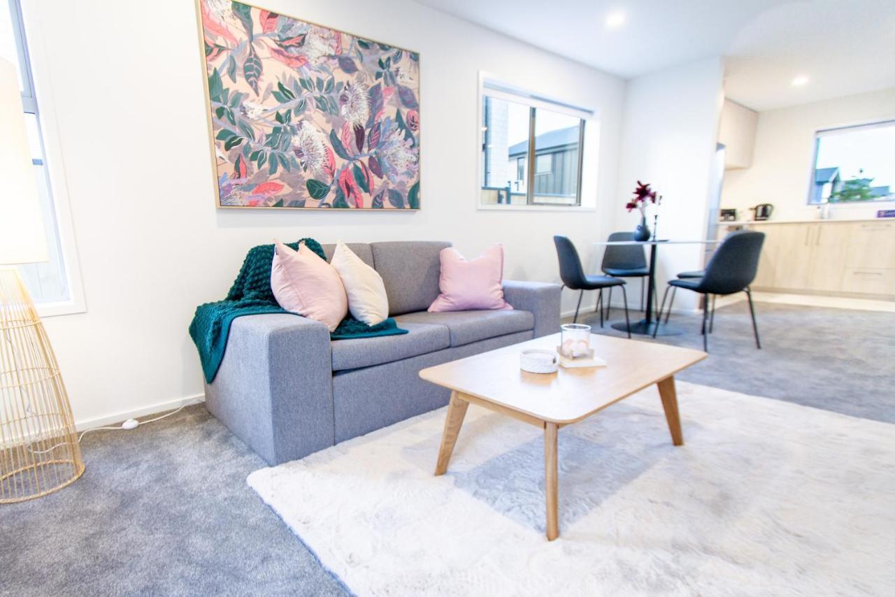 2 Bedrooms Overlooking Park - Exquisite Views Christchurch