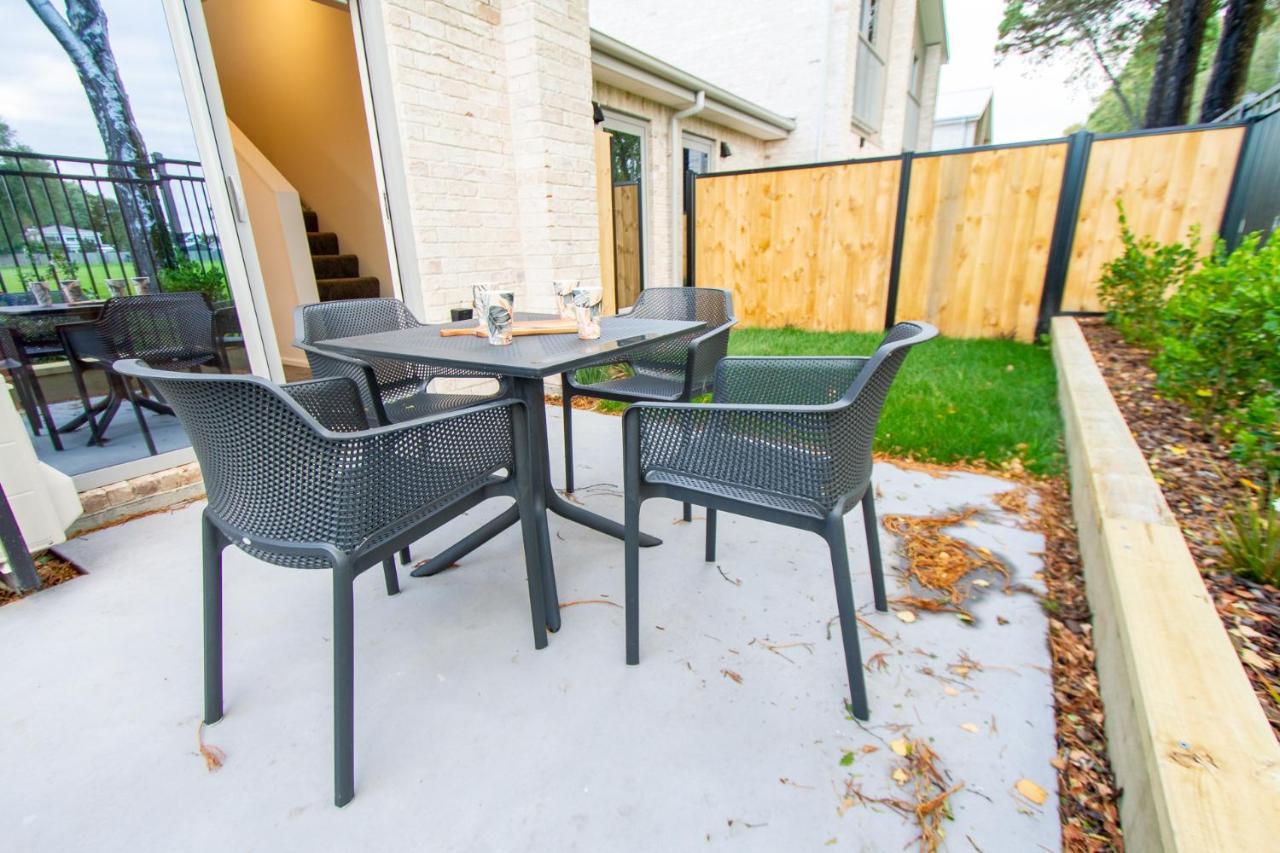 2 Bedrooms Overlooking Park - Exquisite Views Apartment Christchurch