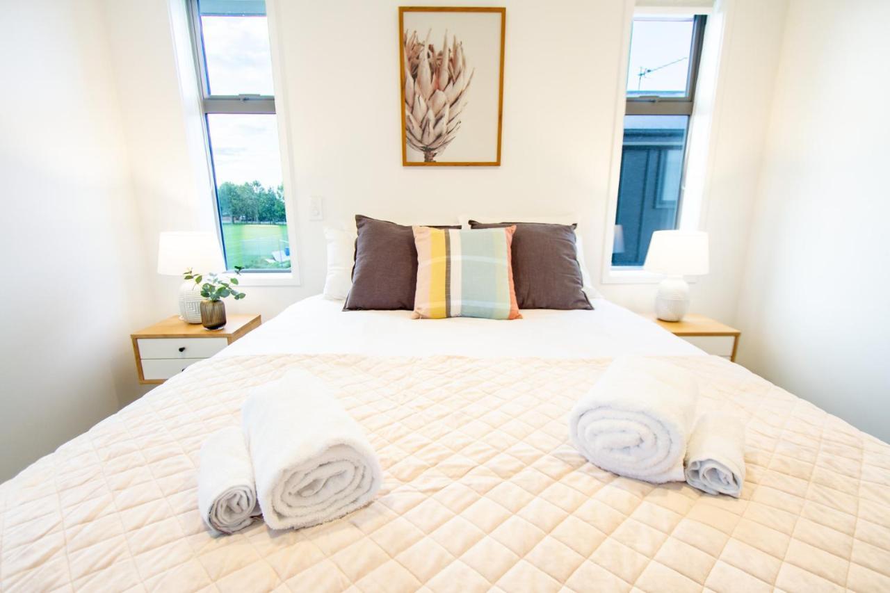 Apartment 2 Bedrooms Overlooking Park - Exquisite Views Christchurch