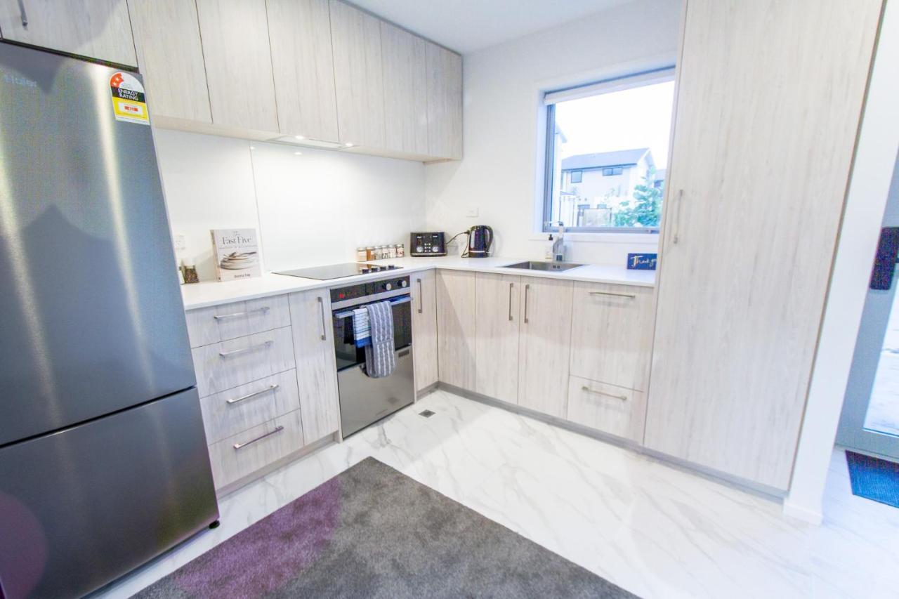 2 Bedrooms Overlooking Park - Exquisite Views Apartment *