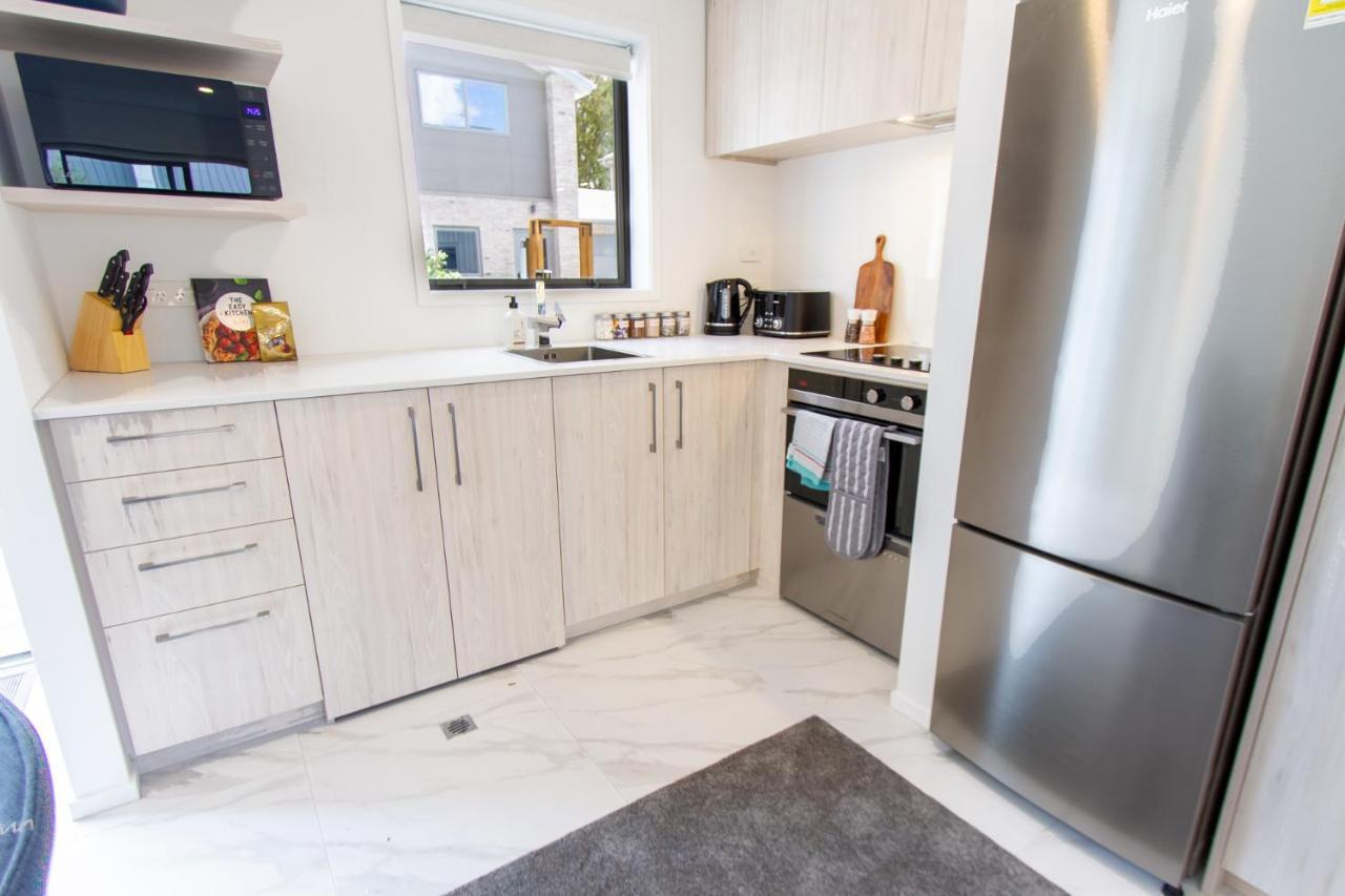 Vacation Riccarton 2 Bed 2 Bath W/carpark Apartment