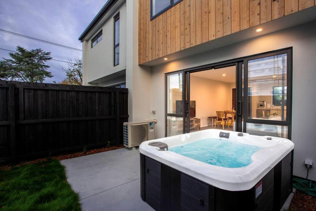 Apartment Stylish Townhouse With Hot Tub *