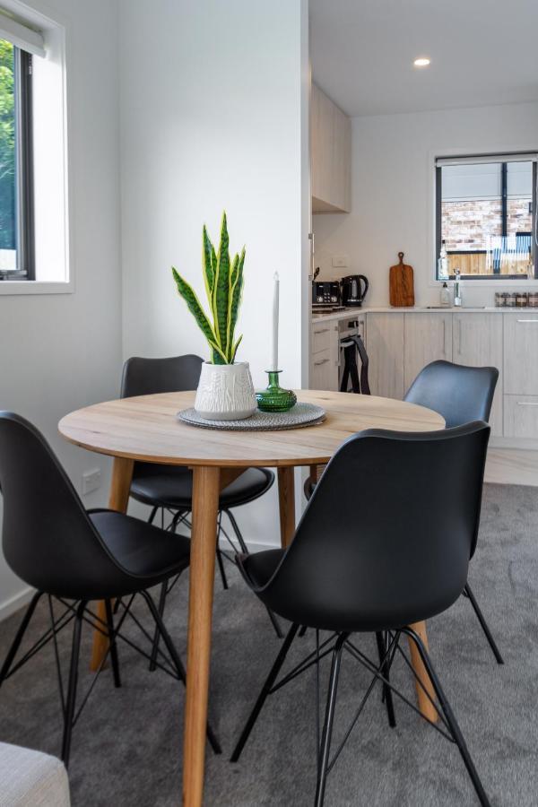Riccarton 2 Bed 1 Bath W/garage
