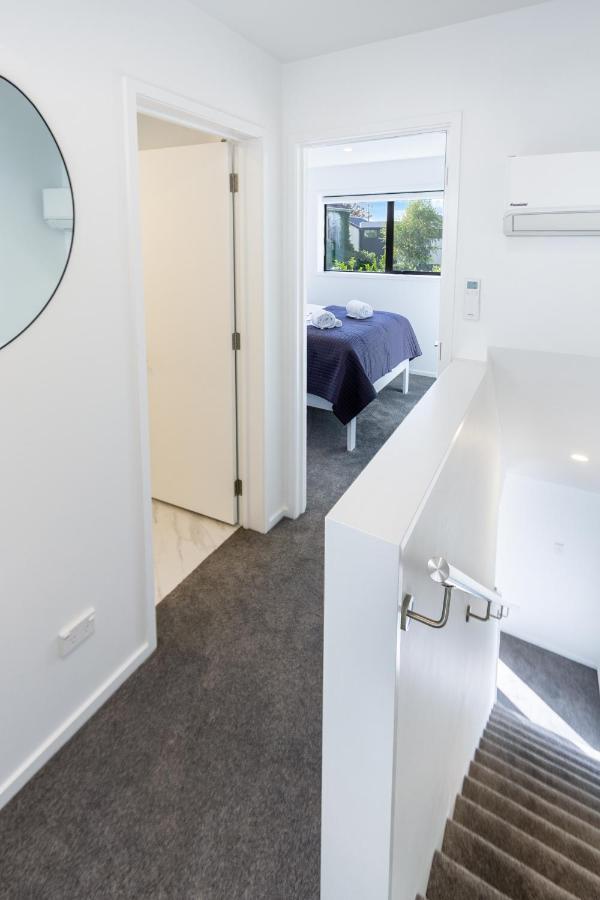 Apartment Awaits 2 Bed 2 Bath With Carpark