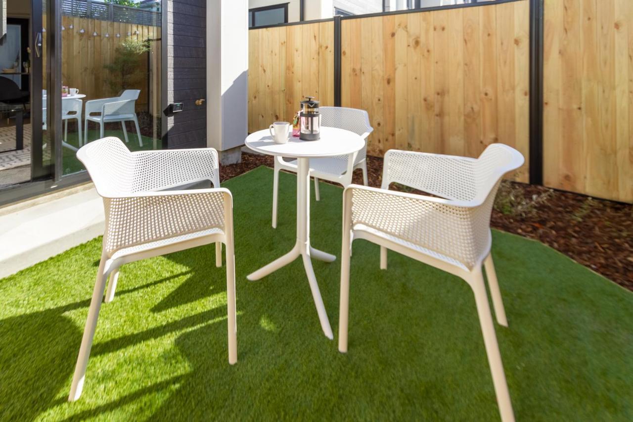 Awaits 2 Bed 2 Bath With Carpark Apartment Christchurch