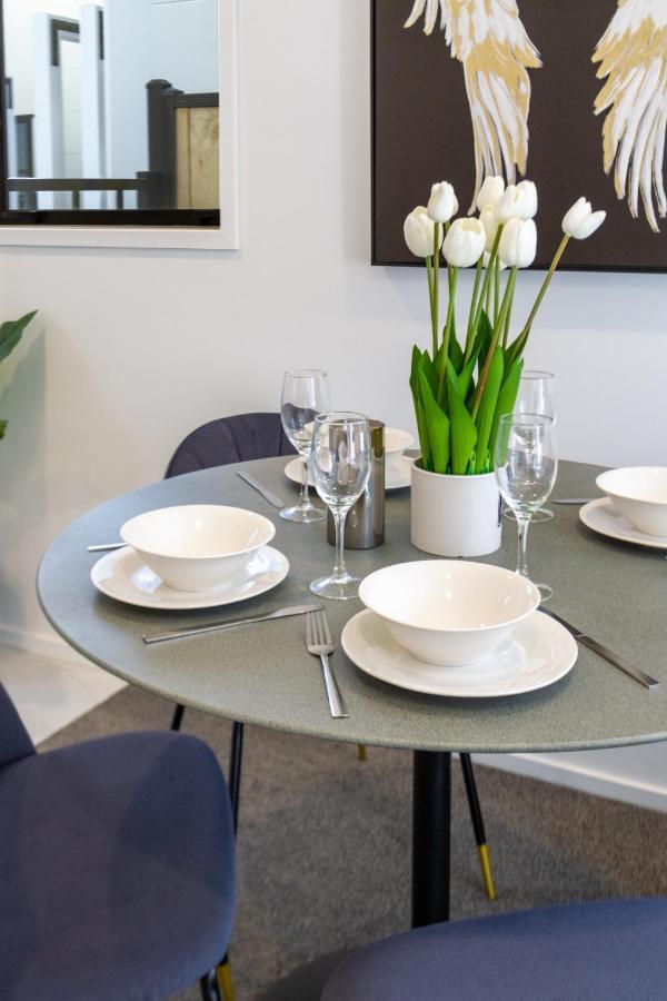 Awaits 2 Bed 2 Bath With Carpark * Christchurch