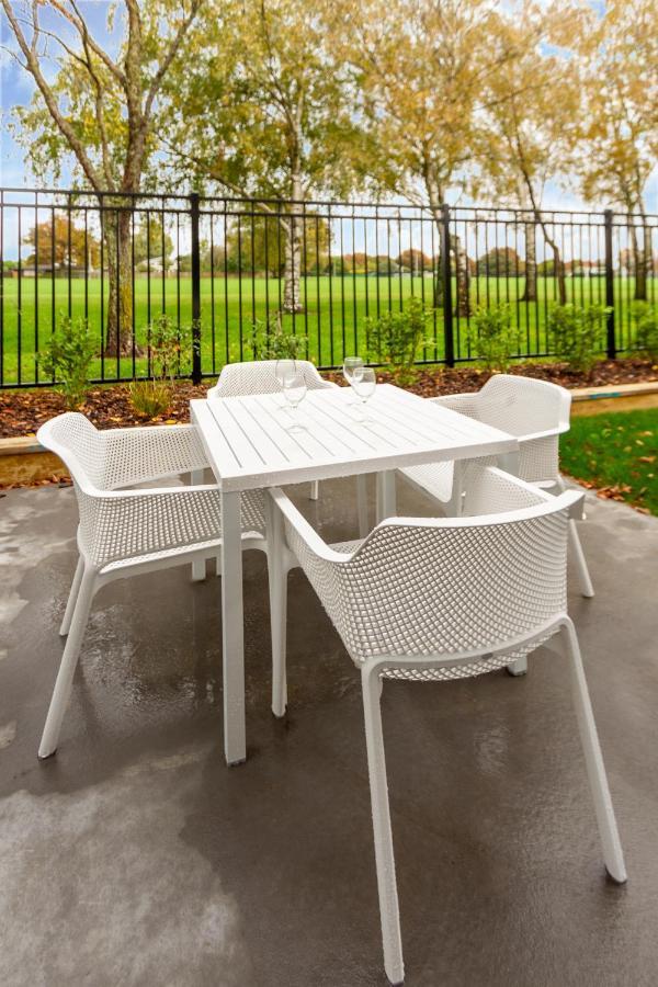 Hear The Wind In The Trees - 2 Bed 1 Bath 1 Garage * Christchurch