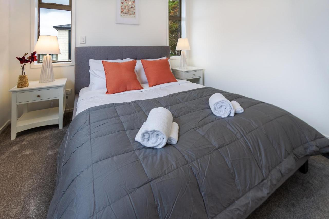 Hear The Wind In The Trees - 2 Bed 1 Bath 1 Garage Apartment Christchurch