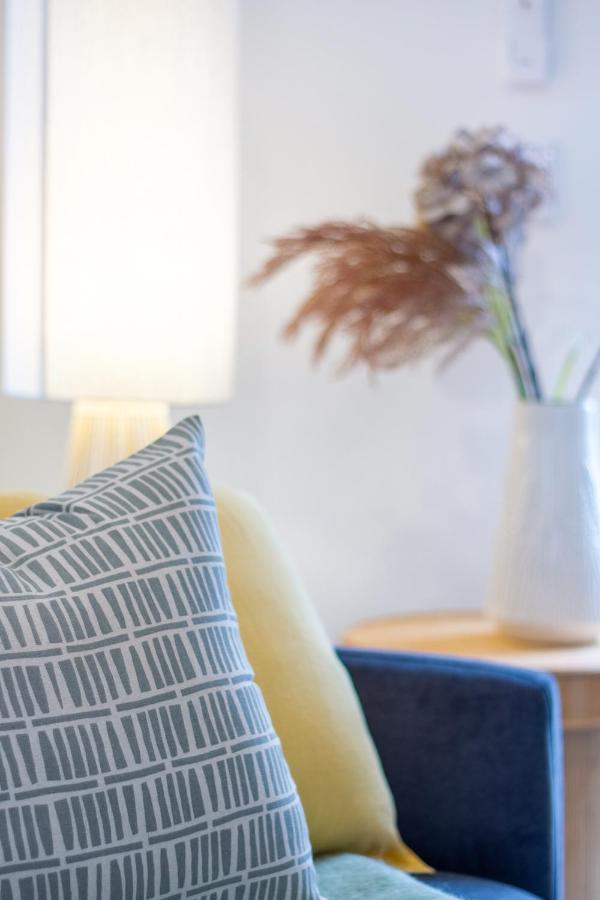Hear The Wind In The Trees - 2 Bed 1 Bath 1 Garage * Christchurch