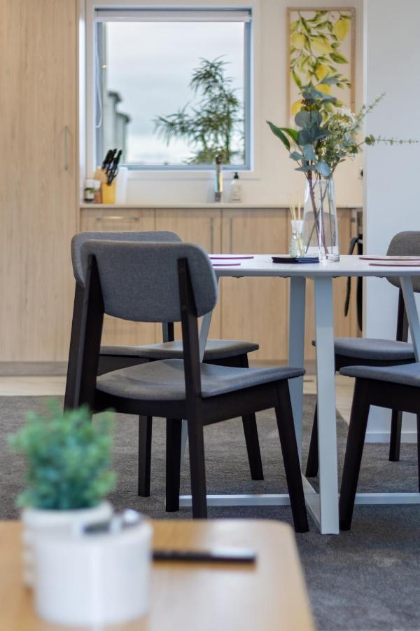 Hear The Wind In The Trees - 2 Bed 1 Bath 1 Garage * Christchurch